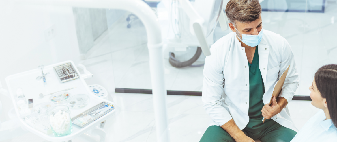 Stomatolog și pacientul său.  